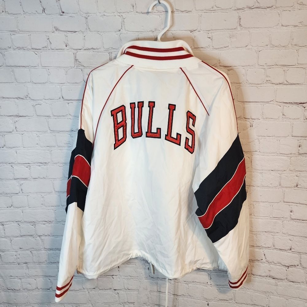 Men's Ultra Game Chicago Bulls White Jacket with Red and Black Stripes, Size XXL - Picture 5 of 5
